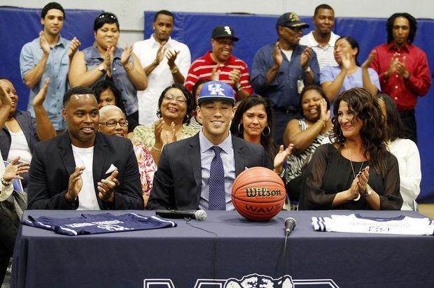 云开体育官网-家族射手三代传承:布克光耀门楣